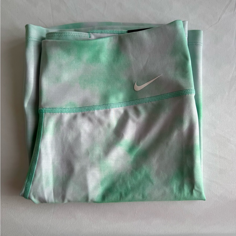 Nike One Tight Fit Performance
